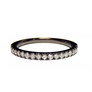 Bagues de couple classiques Hong Kong en diamant, or blanc 18 carats, rhodium noir, taille brillant, design demi-bague, alliance éternité - Product Image 1