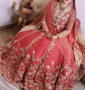 Vestido rojo de diseñador con bordado pesado Traje de boda y fiesta para mujer Moda étnica tradicional 2025 - Product Image 1