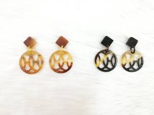 Boucles d'oreilles pour femmes en résine à imprimé animal rayures zébrées très tendance, forme classique, parfaites pour les mariages, les fêtes et les anniversaires - Product Image 4