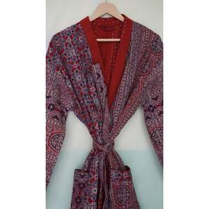 Kantha — Robe édredon en coton pour femmes, tenue de plage Kimono, avec impression par bloc de mains, faite à la main - Product Image 4