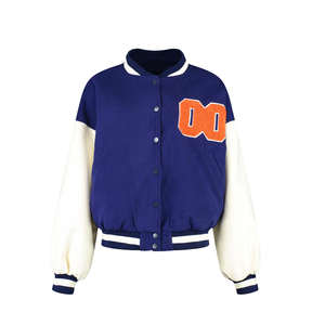 Veste universitaire bleu marine pour femme avec logo en lettres rouges, manches longues, col rabattu, design à simple boutonnage - Product Image 4