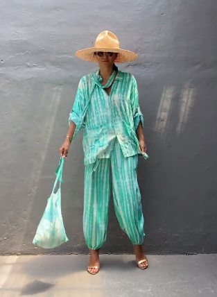 มีสีเขียวขุ่น