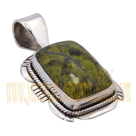 สีเขียว