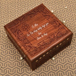 Boîtes à fleurs en bois élégantes et durables Porte-vases et enseignes murales en bois - Product Image 1