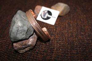 Meilleure Qualité Cuivre Manchette Bracelet Bracelet Gravure Conception Tissé Boutons de Manchette pour Femmes Accessoires de Mode pour les Fêtes d'Anniversaire - Product Image 3