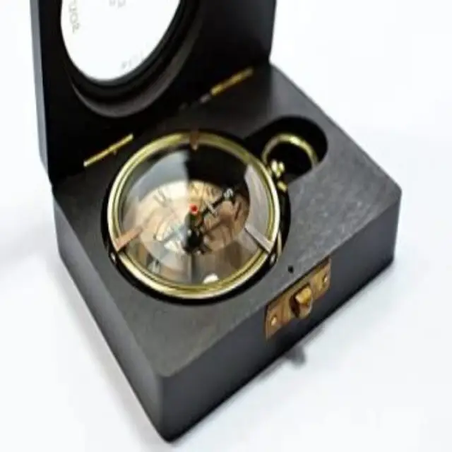 Bússola de bronze náutica premium, em uma caixa de madeira preta, presente artesanal, bússola de bronze com brilho e capa premium