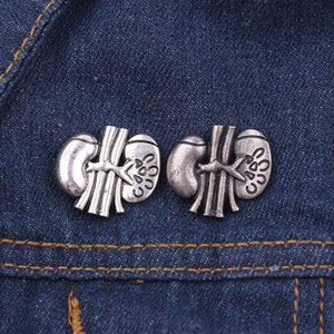 Kit de primeros auxilios de metal personalizado, pin de solapa de esmalte médico - Product Image 5