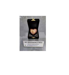 Urne funéraire pour animaux de compagnie en aluminium de style américain avec patte peinte à la main, cœur, fournitures funéraires pour adultes, vente émouvante, Brassworld India - Product Image 1