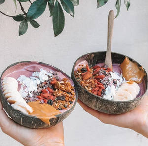 Ensemble de bols en coquille de noix de coco végétalien naturel en gros avec logo gravé jetable cuillère pour le camping fabriqué au Vietnam - Product Image 3