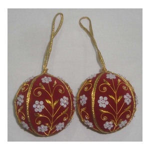 Bola Colgante Navideña Bordada a Mano con Zari - Product Image 1