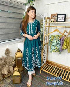 Kurtis Dames Coton Reyon Femmes Anarkali Dernier Design De Mode Prêt À Porter Bas Prix avec Dupatta Jackate Robe Indienne En Gros ApparelGarment - Product Image 1