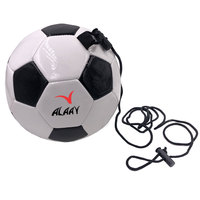 Balón de fútbol al aire libre del equipo deportivo con productos de fútbol de cuerda