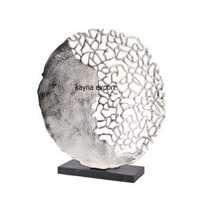 Sculpture de signe de victoire en métal argenté finition antique, décoration de table de luxe pour la maison, nouveau design, sculpture artisanale de haute qualité - Product Image 5