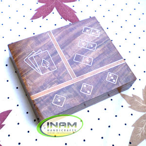 Artículo único caja de madera hecha a mano hermosa y de diseño con incrustaciones de latón - Product Image 1