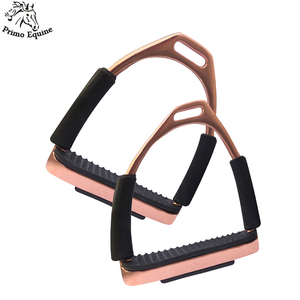 Estribos ecuestres de seguridad para equitación Flexi de latón de oro rosa con estribos de almohadillas negras - Product Image 6