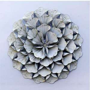 Compre el arte de pared de flores Kona Muda de metal para decoración del hogar más vendido en blanco en una empresa de fabricación más grande y asequible - Product Image 2