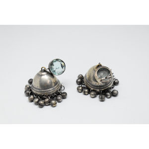 Boucles d'oreilles jhumka ghungro en laiton avec pierres, aspect argenté, style indien, dernière mode, vente en gros 2025, pour femmes et filles - Product Image 3