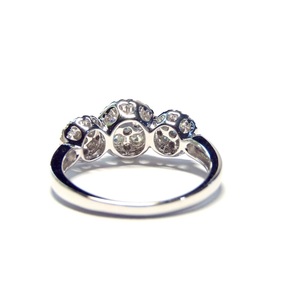 Bague à 3 grappes en or blanc massif 18 carats avec 100 diamants naturels de la marque KOK Jewellery Factory Sunflower, bijou raffiné pour femme, idéal comme cadeau. - Product Image 3