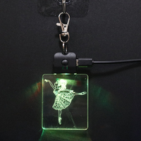 Porte-clés holographique 3D à LED rechargeable, 7 couleurs personnalisées, gravure laser 3D, porte-clés en cristal avec figurine de fille dansante à LED