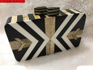 คลัทช์ทำมือสไตล์วินเทจสำหรับสุภาพสตรีพร้อมสายรัดไข่มุกสำหรับปาร์ตี้ฤดูหนาวและชุดราตรี - Product Image 2