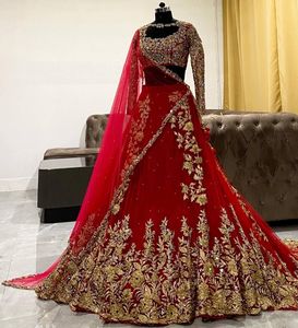 डिजाइनर LEHENGA चोली के साथ GEORGETTE कढ़ाई तैयार बनाया काम और आस्तीन के साथ RADYMADE ROYEL द्वारा निर्यात