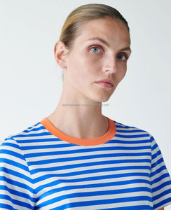 เสื้อยืดเปล่า OEM สำหรับผู้หญิง 280 GSM ทรงลำลอง สวมใส่สบาย ผลิตจากโรงงาน รับผลิตแบรนด์ส่วนตัว - Product Image 4