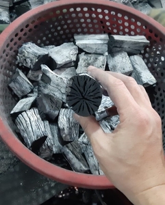 Proveedor de Vietnam, carbón blanco con palo estándar japonés, 7-8 horas de tiempo de combustión, uso de barbacoa de madera de eucalipto/lichi - Product Image 5