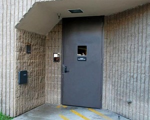 PUERTAS DE SEGURIDAD DE ACERO RESISTENTES A BALAS - Uso Comercial, Diseño Moderno, Garantía de 2 Años - Product Image 5