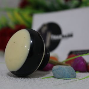 Bouton en résine d'armoire dernière conception couleur noir et blanc en forme ronde bouton de meubles et de quincaillerie décoratifs exportateur - Product Image 1