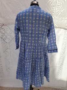 Robe chemise en tissu imprimé en coton en gros avec fermeture boutonnée et plissée cousue, robe décontractée pour femmes - Product Image 5