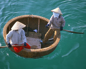 Barco de Pesca de Aluminio de Vietnam, Casco Metálico Resistente al Agua Salada, Ideal para Uso Costero o en Alta Mar, Industrial - Macy - Product Image 1