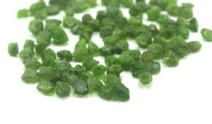 Vente en gros de 50 pièces de pierres précieuses naturelles de tourmaline verte non traitées Qualité incroyable et belles collections Hauteur 6mm - Product Image 3