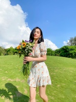 Robe Courte Décontractée Sexy à Manches Courtes Imprimé Floral Coupe Trapèze Grande Taille pour Femme en Mousseline Tissée avec Boutons et Fermetures Éclair Taille Naturelle Fabriquée au Vietnam