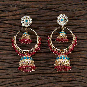 Jhumkis del Indo occidental, diseño hecho a mano con chapado en oro, 104729 de joyas Kanhai al mejor precio - Product Image 3