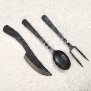 Ensemble de couverts médiévaux avec pochette en cuir, style médiéval, deepeka - Product Image 5