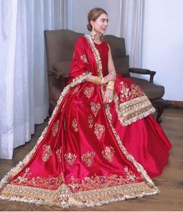 2022 elegante vestido de novia de diseño indio/paquistaní hermoso bordado en terciopelo de algodón largo Kameez Lehenga con Zari Work - Product Image 1