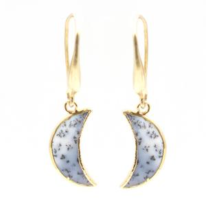 Pendientes de ópalo dendrítico de 32-33 mm, forma de luna, chapados en oro con alambre de plata de ley - Product Image 1