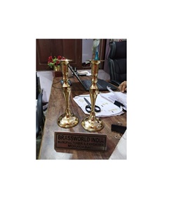 Soporte de vela de latón grabado LARGO DE Brassworld India, modelo de acero religioso pulido para suministros de Iglesia - Product Image 1