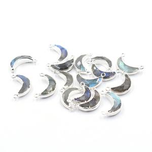 Labradorite 18 à 20 MM avec connecteur plaqué argent en forme de lune - Product Image 4