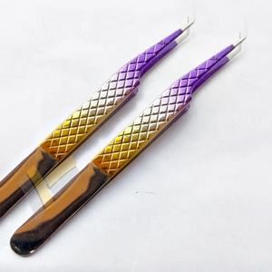 Pinzas de volumen de agarre de diamante con logotipo personalizado, acero inoxidable recubierto con plasma multicolor para extensión de pestañas sostenible, Punta puntiaguda - Product Image 1