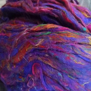 Hilo de Seda Natural Eri Disponible en Colores Blanco y Rojo Naturales, También Conocido como Seda de la Paz o Seda Ahimsa - Product Image 4