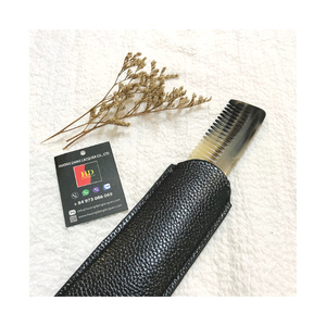 Peines de Cuerno de Búfalo Huong Dang en Oferta - Dientes Anchos, Antiestáticos, Duraderos, Diseño Moderno, Colores Natural Negro y Blanco, Hechos en Vietnam - Product Image 2