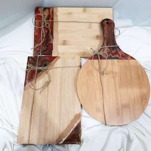 Planche à découper en bois de service rectangulaire et ronde en résine époxy blanche - Product Image 2