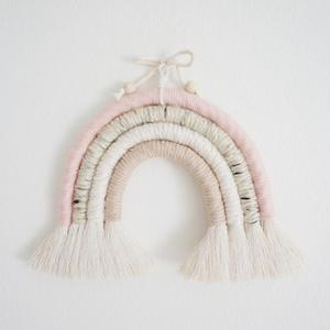 Arcoíris de Macramé Hecho a Mano - Product Image 1