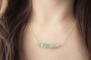 Cadena de Eslabones de Plata de Ley 92.5 Chapada en Oro, 16 Pulgadas de Largo, Hecha a Mano con Piedras Preciosas de Aventurina Verde Natural Sin Tratar - Product Image 3