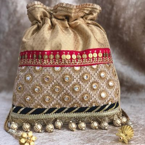 ELEGANT---POTLI-BAG AVEC BEAUTIFUL--HAND EMBROIDERY--WORK ON--BAGS POUR la PARTIE et DE MARIAGE @ 2021 - Product Image 1