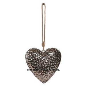 Adorno Navideño Colgante de Metal en Forma de Corazón, Acabado Rojo, Estilo Moderno y Elegante, Hecho a Mano, de Alta Calidad, Gran Venta - Product Image 3
