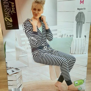 Combinaison-pantalon d'été pour femme à manches longues, taille élastique, rayée et imprimée, avec poches, de marques Leftover Apparel - Product Image 1