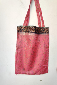 Bolsa de transporte Sari de poliéster Vintage ecológica hecha a mano, forro de algodón, fácil de comprar, bolsa de mensajero de doble correa - Product Image 4