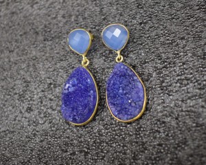 Calcédoine bleue Druzy bleu avec boucles d'oreilles en pierre précieuse à facettes en forme de poire plaquée or Style tendance à la mode 10 paires toutes les occasions - Product Image 2